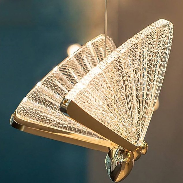 تصویر لوستر لوکس و فوق مدرن آویز پروانه ای سایز محصول و جنس بدنه توجه فرمایید.