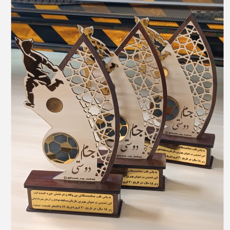 تندیس چوبی فوتبالی مولتی طلایی پس کرایه