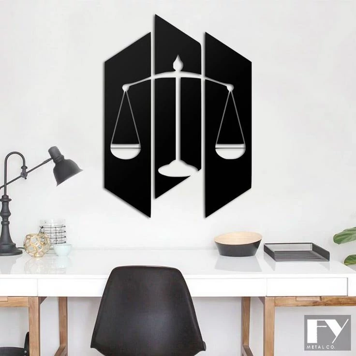 تابلو دیوارکوب چوبی استیکری وکالت و وکیل و قاضی پس کرایه