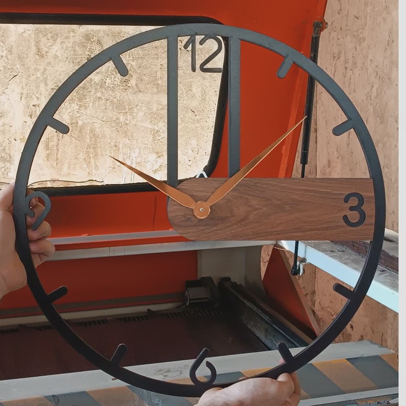 ساعت دیواری چوبی مینیمال تیکه مشکی کد 34 پس کرایه