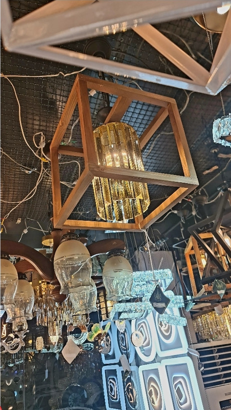 لوستر مدرن کریستالی مکعب چوبی